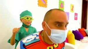 Дамик играет в профессиию как доктор