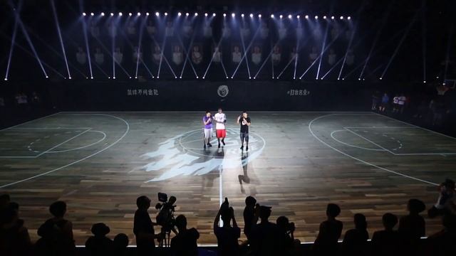 Kobe Bryant Stunned at the new "House of Mamba" LED court смотреть онлайн