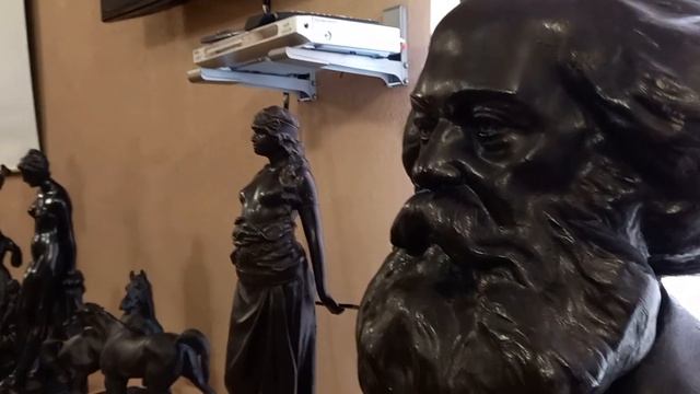 В Каслинском музее художественного литья. Красивое, тяжёлое и хрупкое
