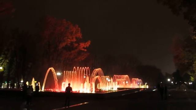 ЗАВОРАЖИВАЮЩАЯ КРАСОТА И ПЕНИЕ ФОНТАНОВ.