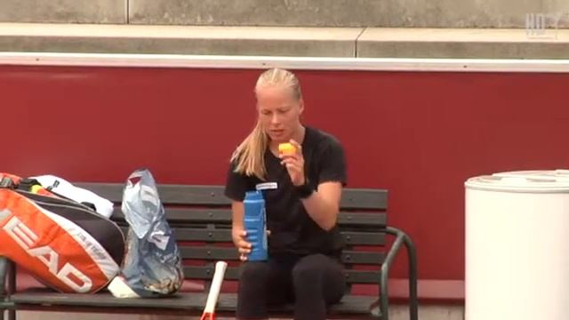 Johanna och Sofia hoppas på succé i Båstad смотреть онлайн
