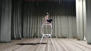 Акробатический этюд в капельке, номер паук, цирковой жанр