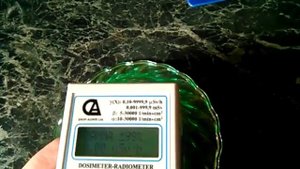 Радиоактивное урановое стекло