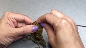 Три петли вместе скрещенный лицевой с наклоном вправо
