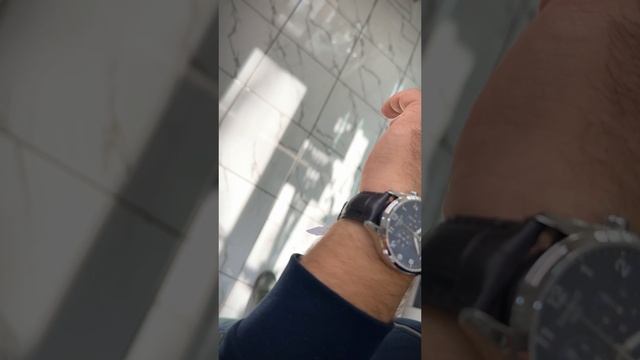 Кожаный ремешок и большой корпус у Tissot