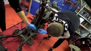 Скутер за 3 тысячи ПОЕХАЛ! Что МЫ НАШЛИ В БАГАЖНИКЕ!?