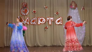 "А над водою туман" исполняют Любовь Мельникова и Мария Садовская.