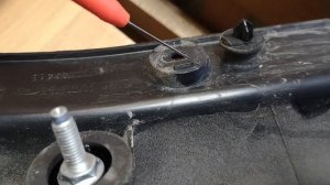 Ровняем пластик над фонарями в Ларгус.