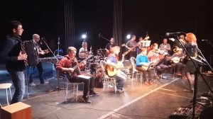 Американские музыканты поют русскую народную песню "Коробейники" на 12 международном фестивале "