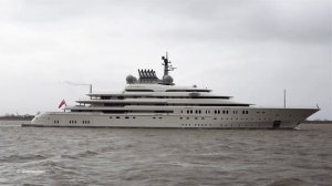 OPERA yacht | maiden voyage of the brand new LURSSEN superyacht on the river Weser in Germany | 4K