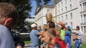 Памятник в честь юбилея Олега Табакова установлен в центре Саратова