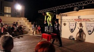 Цирковой номер акробата ( Египет, Хургада) / Circus acrobat (Egypt, Hurghada)