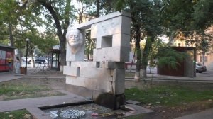 Yerevan, Памятники вокруг Оперы, 25.08.19, Su, Video-2.