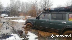 нива 2131 бронто рысь2. не удачно припарковался с вечера на даче))