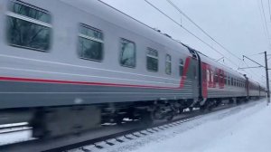 Электровоз ЭП2К-381 со скорым дневным поездом "Москва -Грозный"