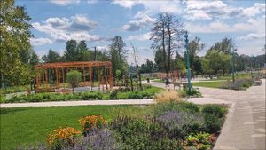 Белгород. Воздушная тревога на пляже Берега. Несмотря на ракетную опасность люди приходят и отдыхают