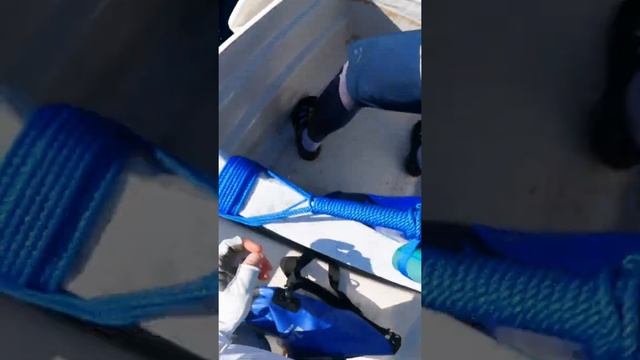 Гигантская рыба против трёх мужиков! Часть 3 - полное видео в комментариях смотреть онлайн