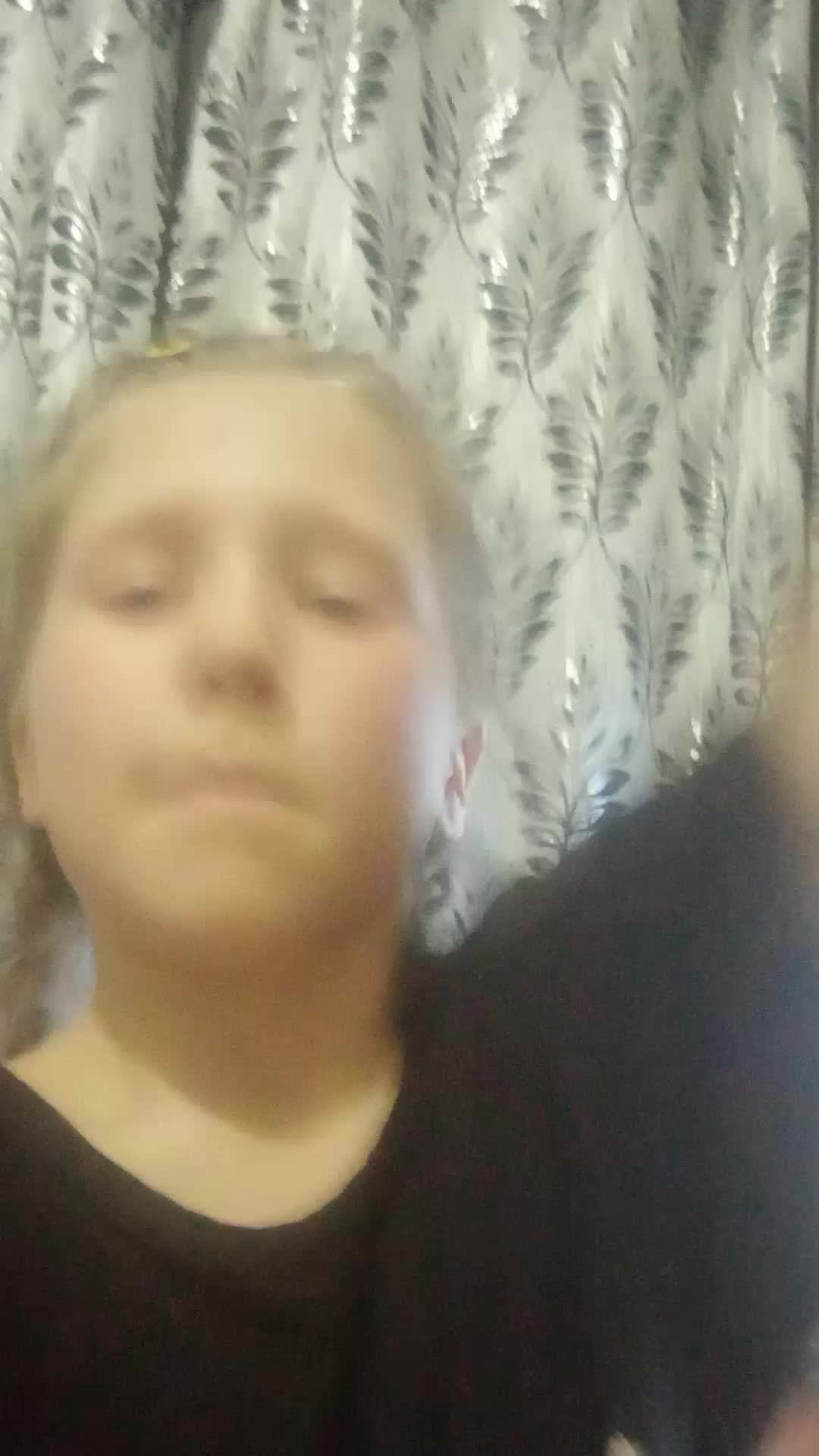 .^_^.       .^-^.