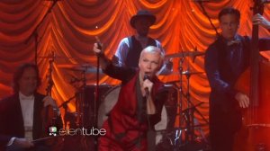 Annie Lennox Performs 'I Put a Spell on You'
