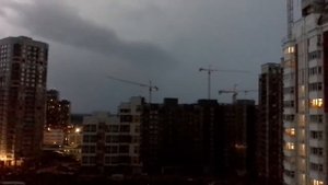 Молния ударила в кран!