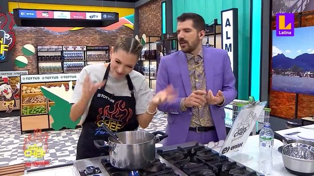 ¿Qué le hacen al niño? Josi cae al piso y Machuca y Santi tratan de "revivirlo"|El Gran Chef Famoso смотреть онлайн