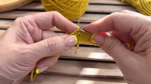 Прибавка из протяжки скрещенной изнаночной с наклоном вправо