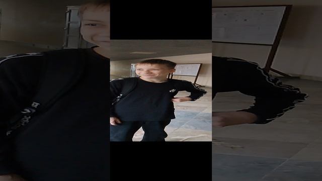 Беззубый урод матерится