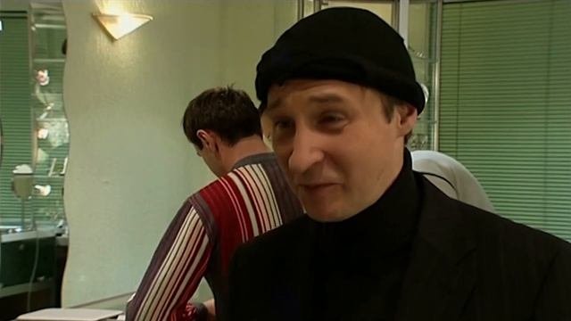 Посетитель ювелирного магазина | 6 кадров