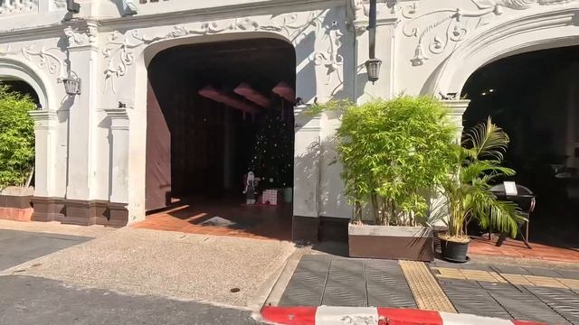 ГДЕ ЕСТЬ РОЛЛЫ И СУШИ НА ПХУКЕТЕ? ЗИМОВКА В ТАИЛАНДЕ. ТАИЛАНД 2024 смотреть онлайн