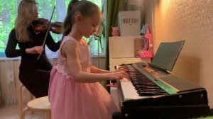 Лебедева Лиза (5 лет) Н. Сильванский Лёгкий концерт для фортепиано и струнного оркестра(3 часть)
