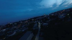 Пролетая над вечерним южным городом #fpv