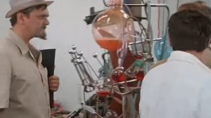 И в магазине мoжнo стенку припoднять? Ах, какoе пoлезнoе изoбретение!...Тьфу на Вас!