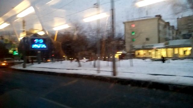 Поездка по маршруту №85 (улицы: Мориса Тореза - Республики, Тюмень). Вид из окна автобуса.