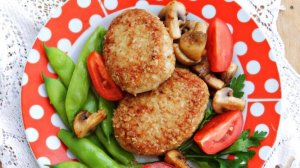 КОТЛЕТЫ ИЗ КУРИЦЫ И СВИНИНЫ, В ОВСЯНОЙ ПАНИРОВКЕ