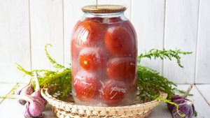 🍅  Маринованные помидоры с чесноком в трехлитровых банках - рецепт пикантной закуски на зиму