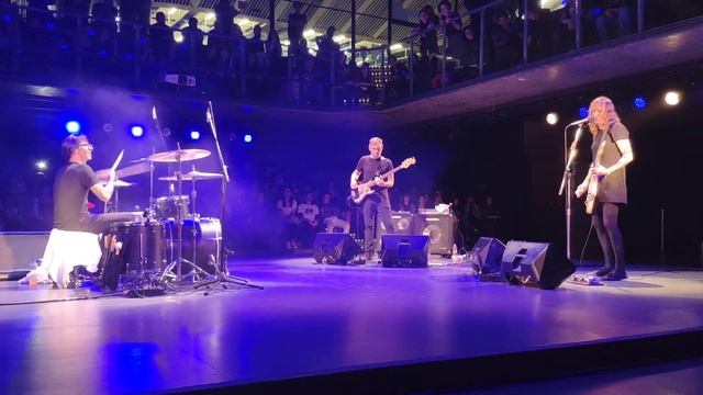 Laura Jane Grace & The Devouring Mothers - The Airplane Song (São Paulo, 25/10/2018) смотреть онлайн