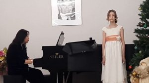 "Жаворонок" М.И. Глинка, исполняет Евгения Новикова (2 класс вокального отделения)