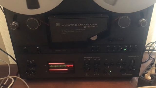 Слушаем Электронику 004К в музее смотреть онлайн