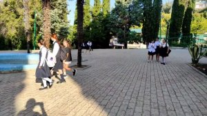 Дети Абхазии учатся в настоящем Дворце. Школа 2,построенная принцем Ольденбургским..Гагра.