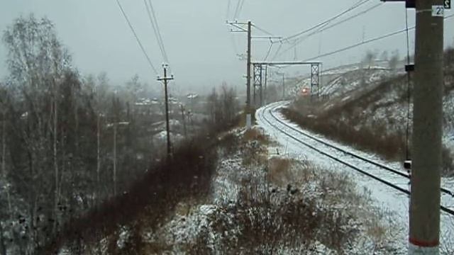 "Белый пепел" ВЛ11М-421 с пригородным поездом Алапаевск-Екатеринбург Пасс. и приветливой бригадой смотреть онлайн