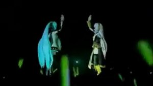 Хацуне Мику и  Лука Мегурине