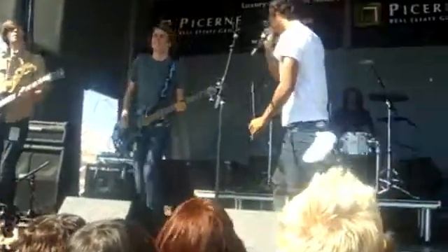 Hitting on Hannah Singing PATD! смотреть онлайн