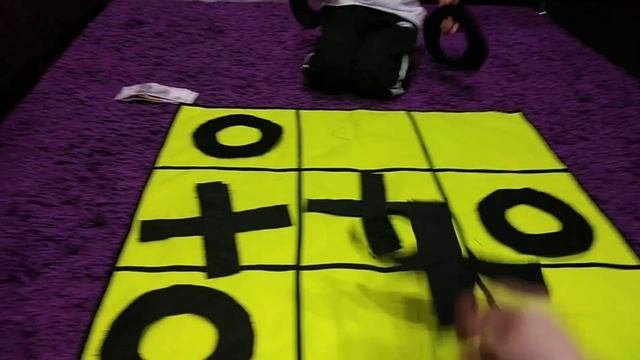 Напольные крестики нолики с загадками