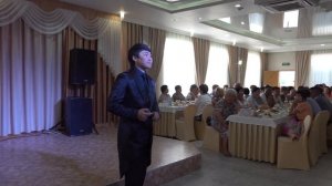 Мунко Батомункуев поет на свадьбе