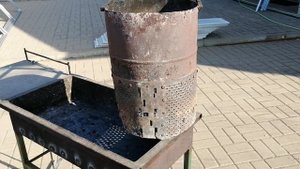 Рабочее положение стартера для розжига дров.