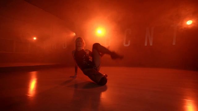 Алина Шафарж. Педагог по направлению TWERK&HEELS. ПН/СР 20:00 смотреть онлайн