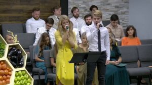 Пение "Жатва подведет всему итоги" Миша и Юля Марченко