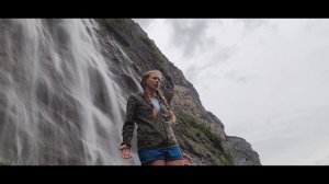 "Mon cœur s'ouvre à ta voix" - Mezzo-Soprano Sings Opera With A Wild Waterfall