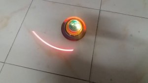 Light spinning top