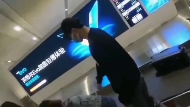 НЕОЖИДАННЫЙ ПОСТУПОК ДИМАША КУДАЙБЕРГЕНА УДИВИЛ ДЕВУШЕК | ДИМАШ КУДАЙБЕРГЕН смотреть онлайн